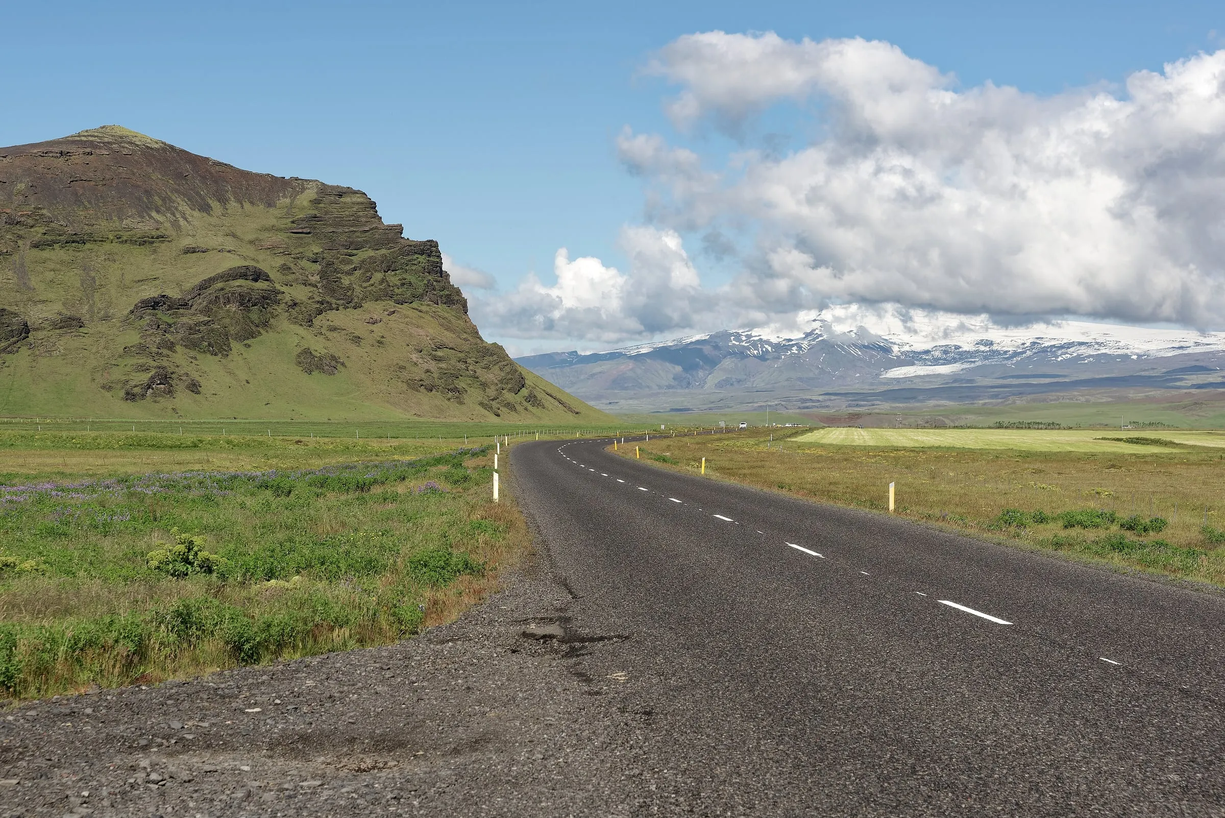 La route 1, vide, qui file vers le glacier Mýrdalsjökull dans le sud de l’Islande